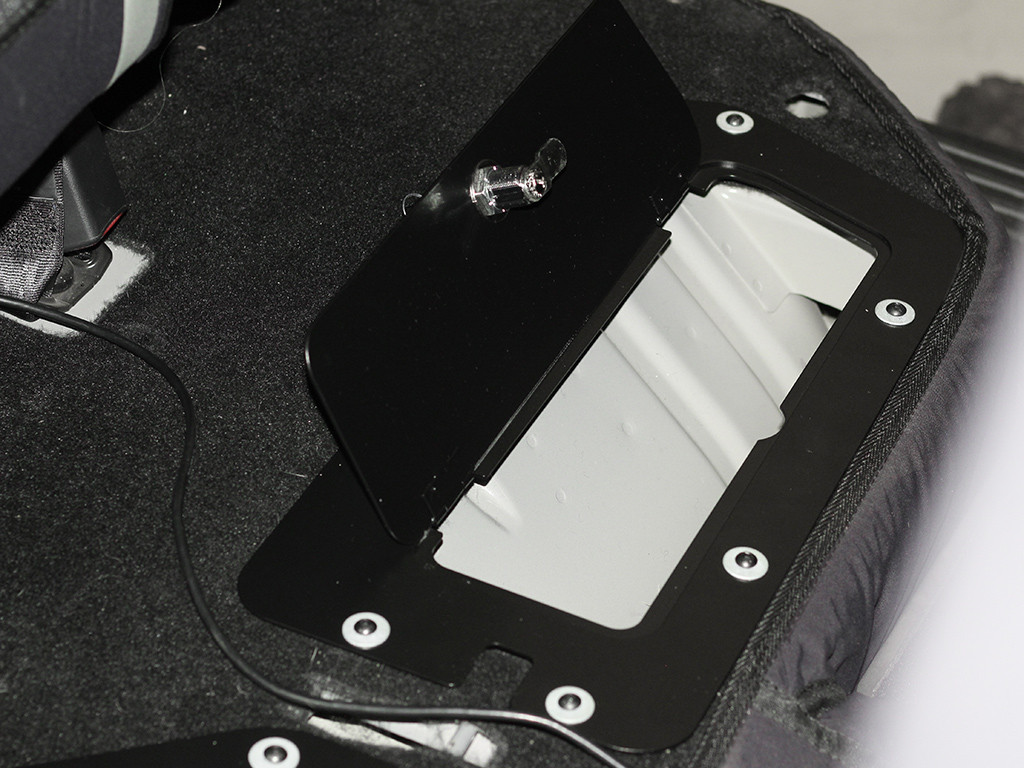 Ford Ranger Raptor (2020-2022) Lukittava istuimen alle säilytyslokero - eturunner 3