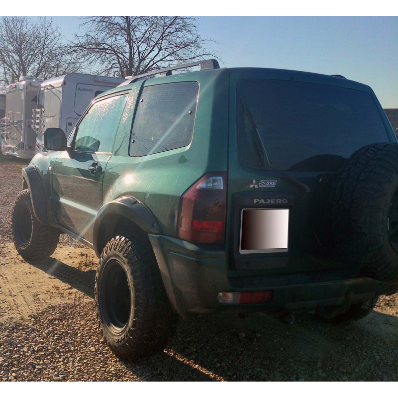 Mitsubishi Gen 3 Pajero Lokasuojan levikkeet 3-Ovinen 1