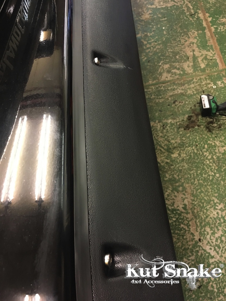 Lokasuojan levike, Toyota Land Cruiser 75-series 8