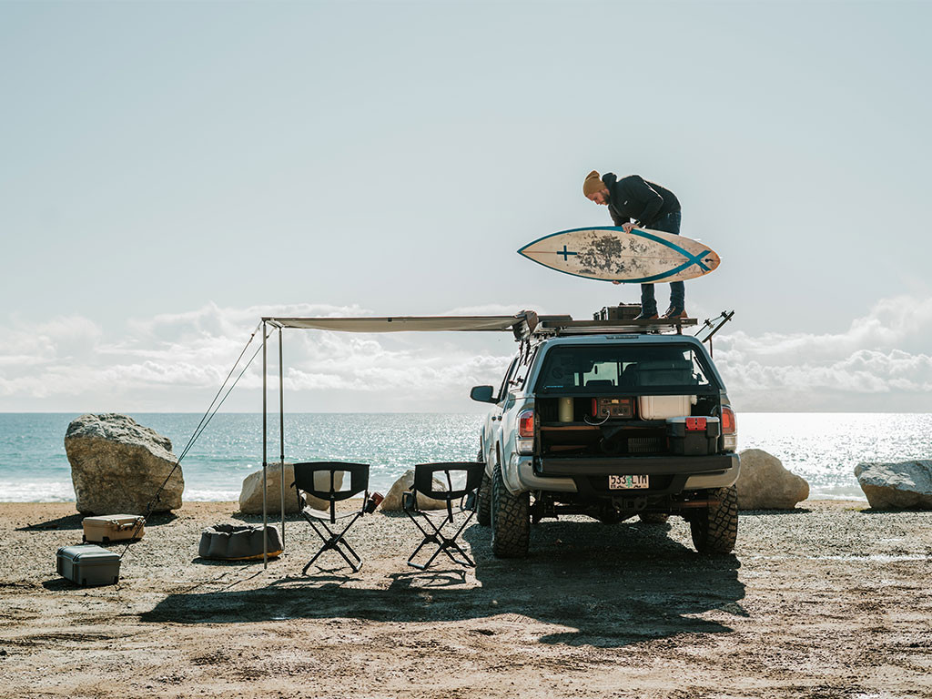 Pickupin kuomu tai perävaunu OEM Track Slimline II -telinesarjalla / korkea / 1475 mm (L) x 1358 mm (P) - Front Runner 6