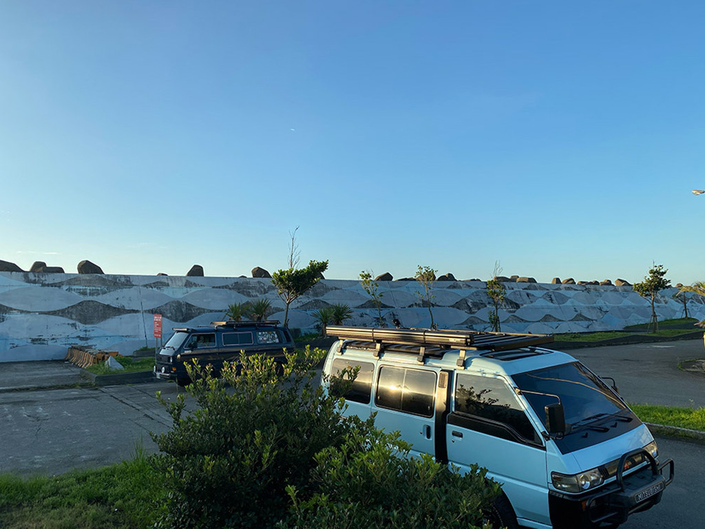 Mitsubishi Delica L300 High Roof (1986-1999) Slimline II kattotelinesarja - Front Runner 5