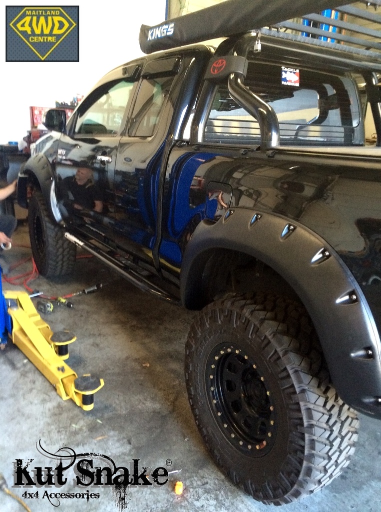 Lokasuojan levike, Toyota Hilux Vigo12-15 MONSTER 10