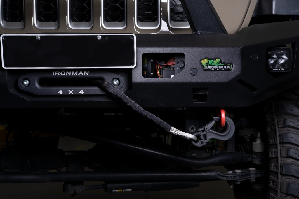 Ironman teräspuskuri, eteen 4