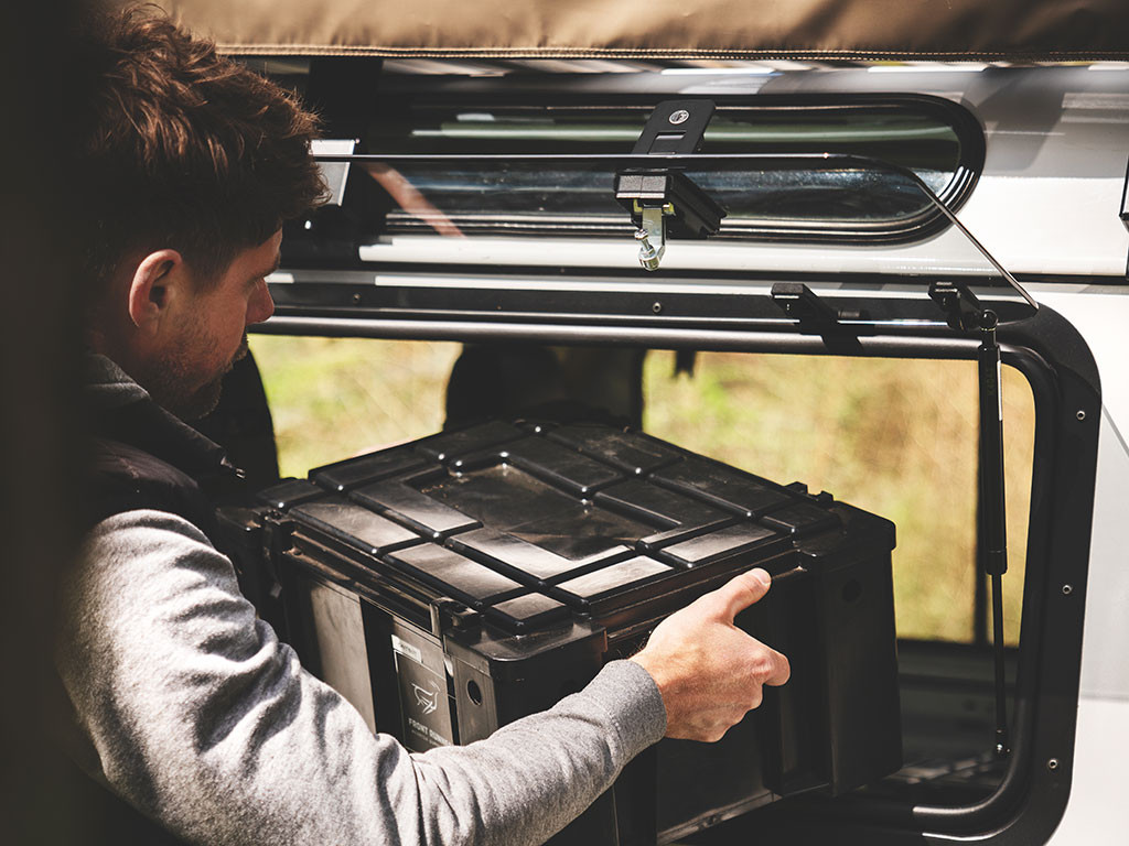 Land Rover Defender (1983-2016) Gullwing -ikkuna / lasi - valmistajalta Front Runner 3