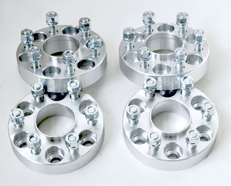 WHEEL SPACER 30MM 6X4.5 NISSAN Keskittimellä
