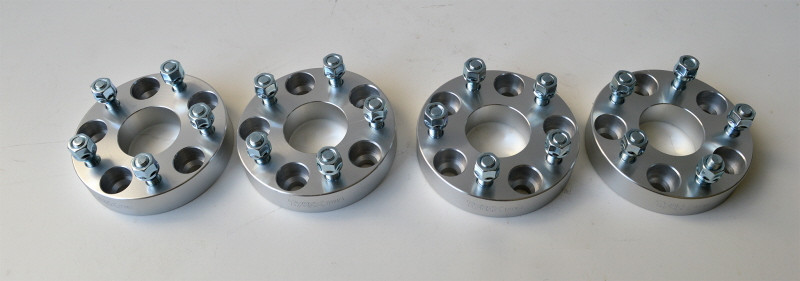 ALLOY WHEEL SPACER KIT 30 MM TOYOTA RAV4