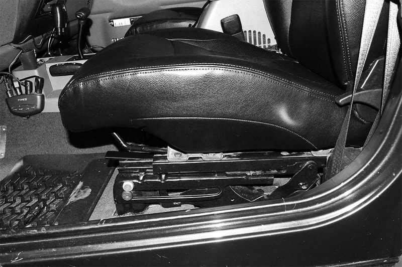 WRANGLER TJ LEFT SEAT FITTING