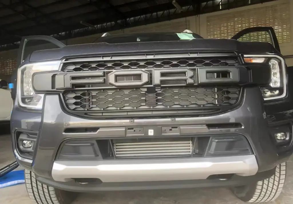 ”Raptor”-tyylinen etusäleikkö Ford Ranger PX 4 XLT-, SPORT- ja WILDTRAK-malleihin