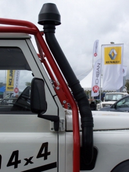 Putkimallinnen Teräs snorkkeli Defender 300 TDI eteenpäin turvakaarilla